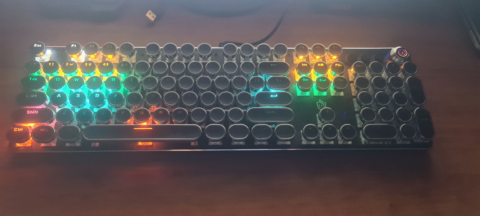 Teclado gamer mecânico com iluminaçao