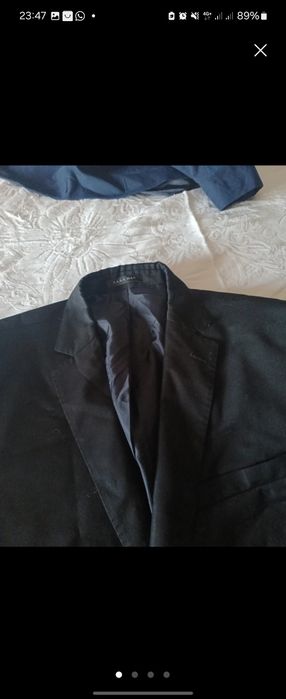 Roupa de homem em bom estado