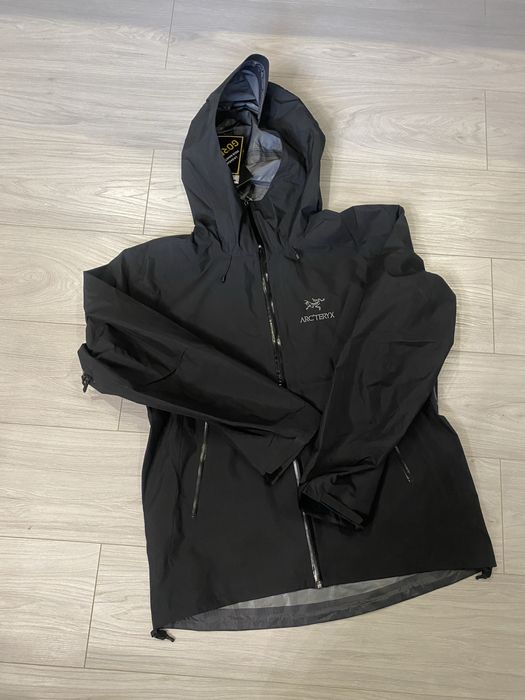 Чорна куртка Arcteryx