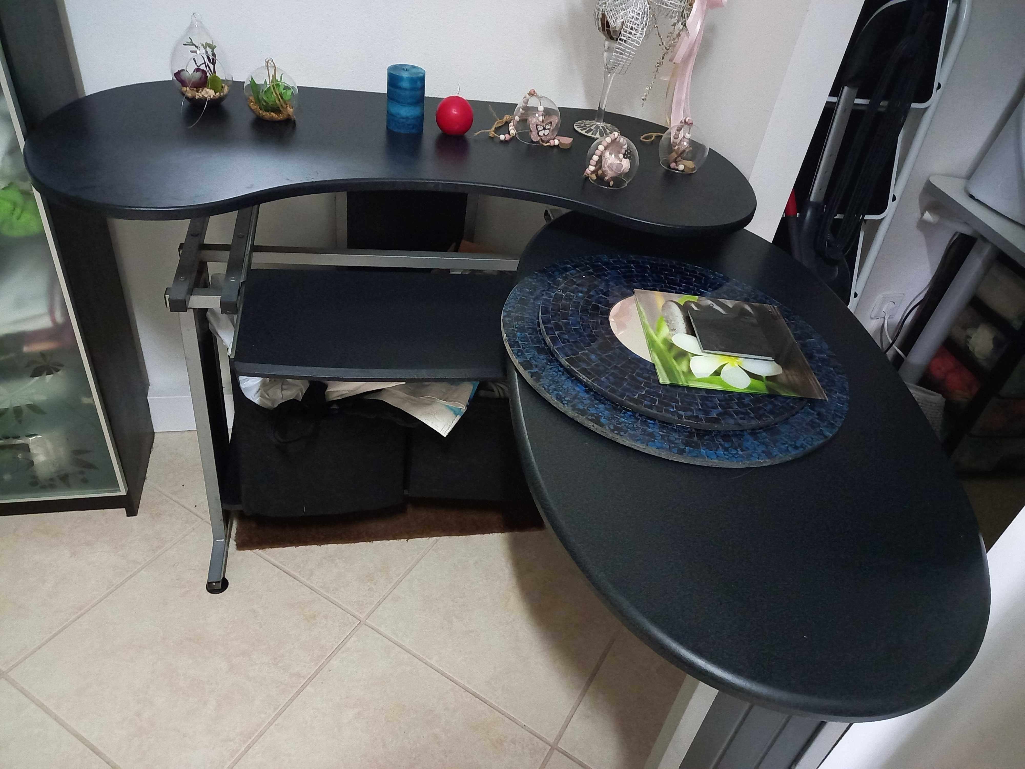 Mesa de receção em bom estado