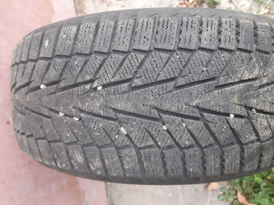 шини Hankook 225/50R17 Winter i*cept iZ2 W616.