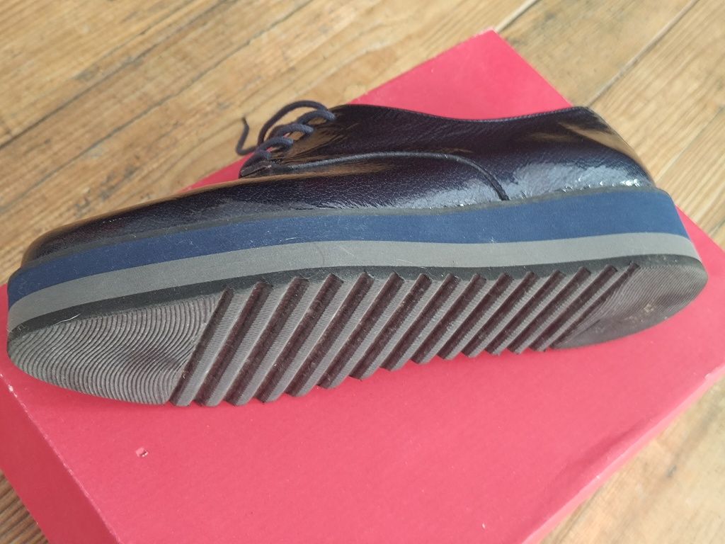 Znakomite buty z Hiszpanii 39