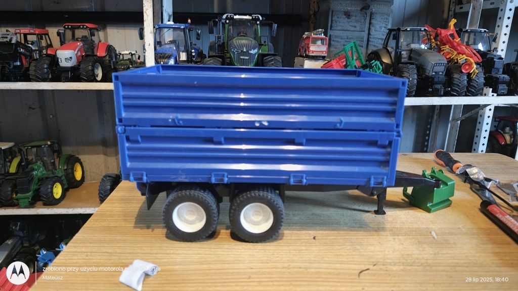 Bruder New Holland przyczepa