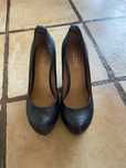 Sapatos de cunha da Aldo em cabedal