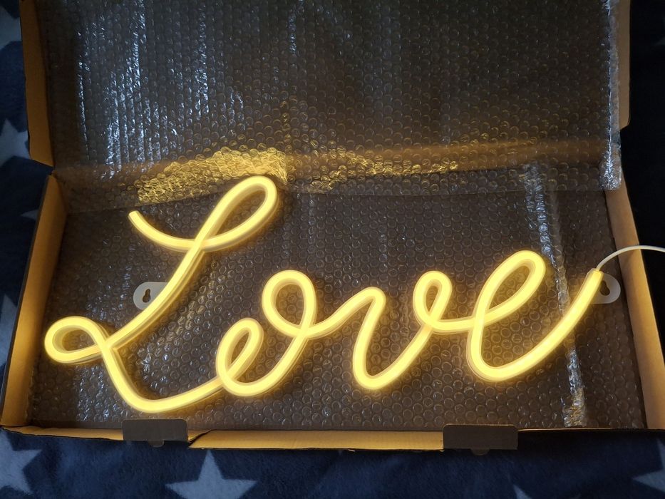 Neon Napis LED LOVE  61x27,4 cm