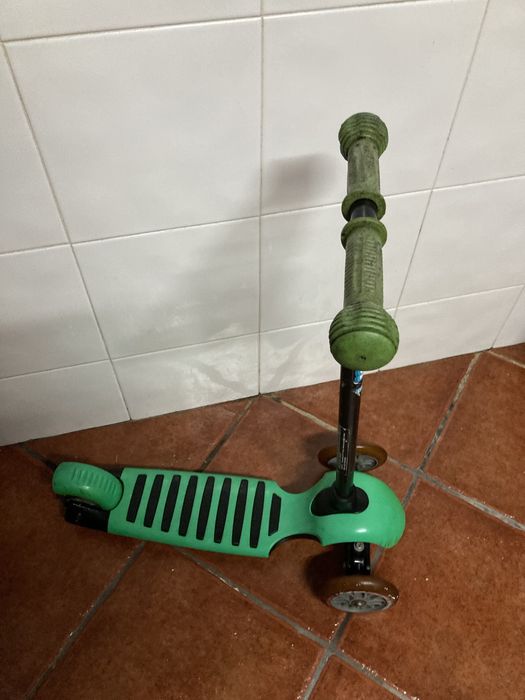 Trotinete de trés rodas para crianças iniciantes