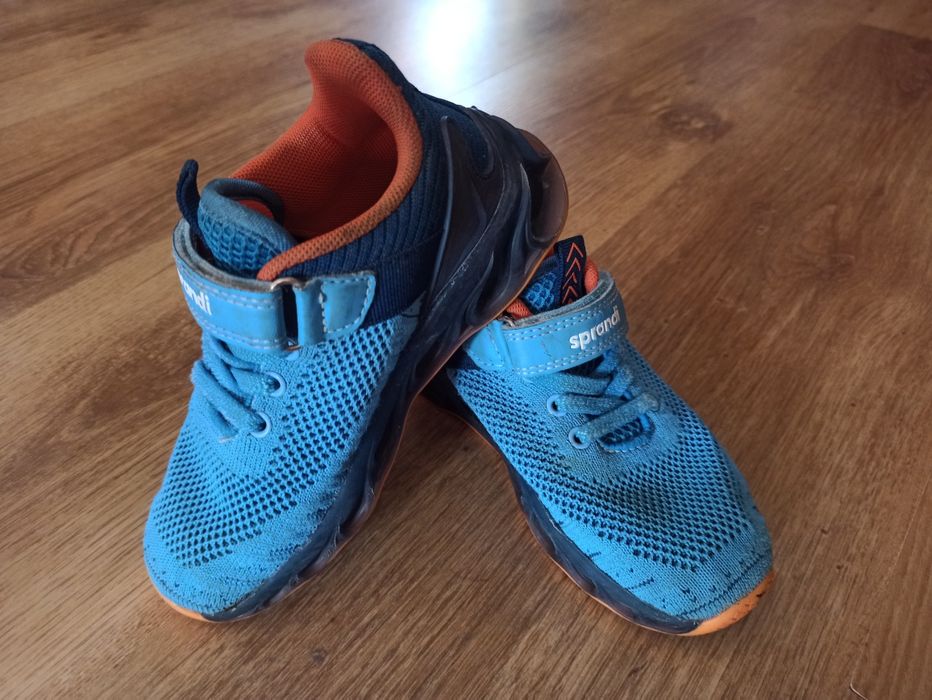 Buty sportowe Sprandi, roz. 28