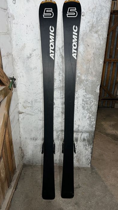 Narty ATOMIC z wiązaniami + pokrowiec BLIZZARD