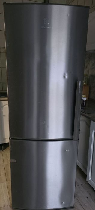 Lodówka zamrażarka Elektrolux srebrna