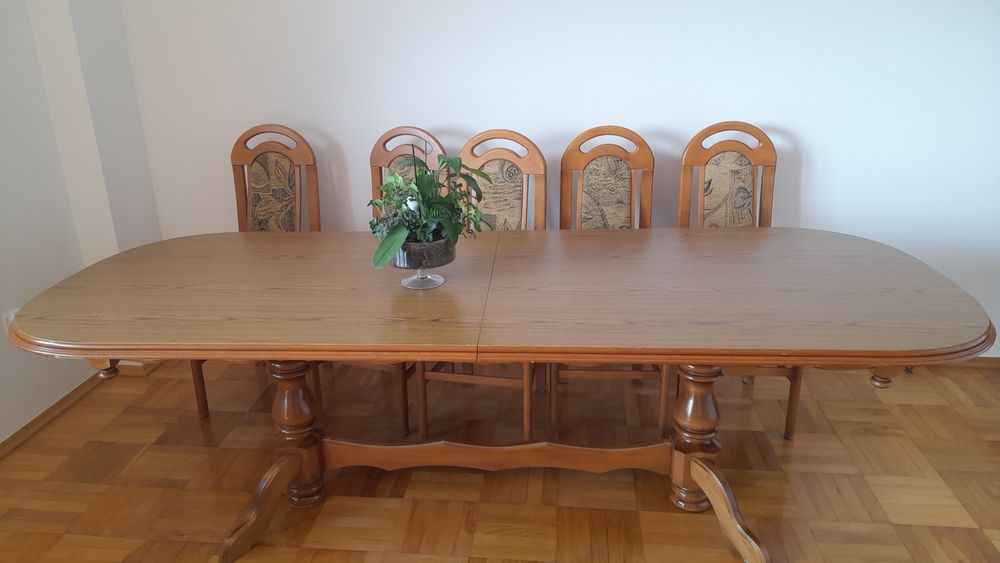 Stół i krzesła do salonu