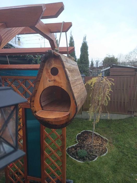 Domek dla ptaków albo ozdoba dla tarasu lub ogrodu