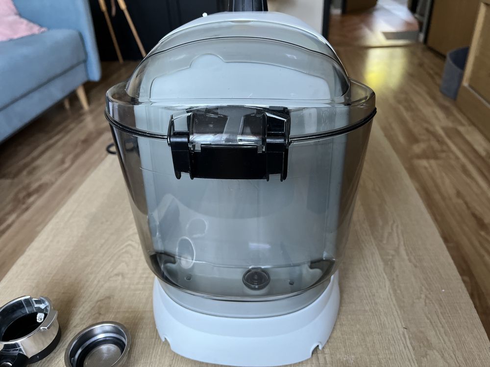 Ekspres kolbowy DeLonghi EC221.W