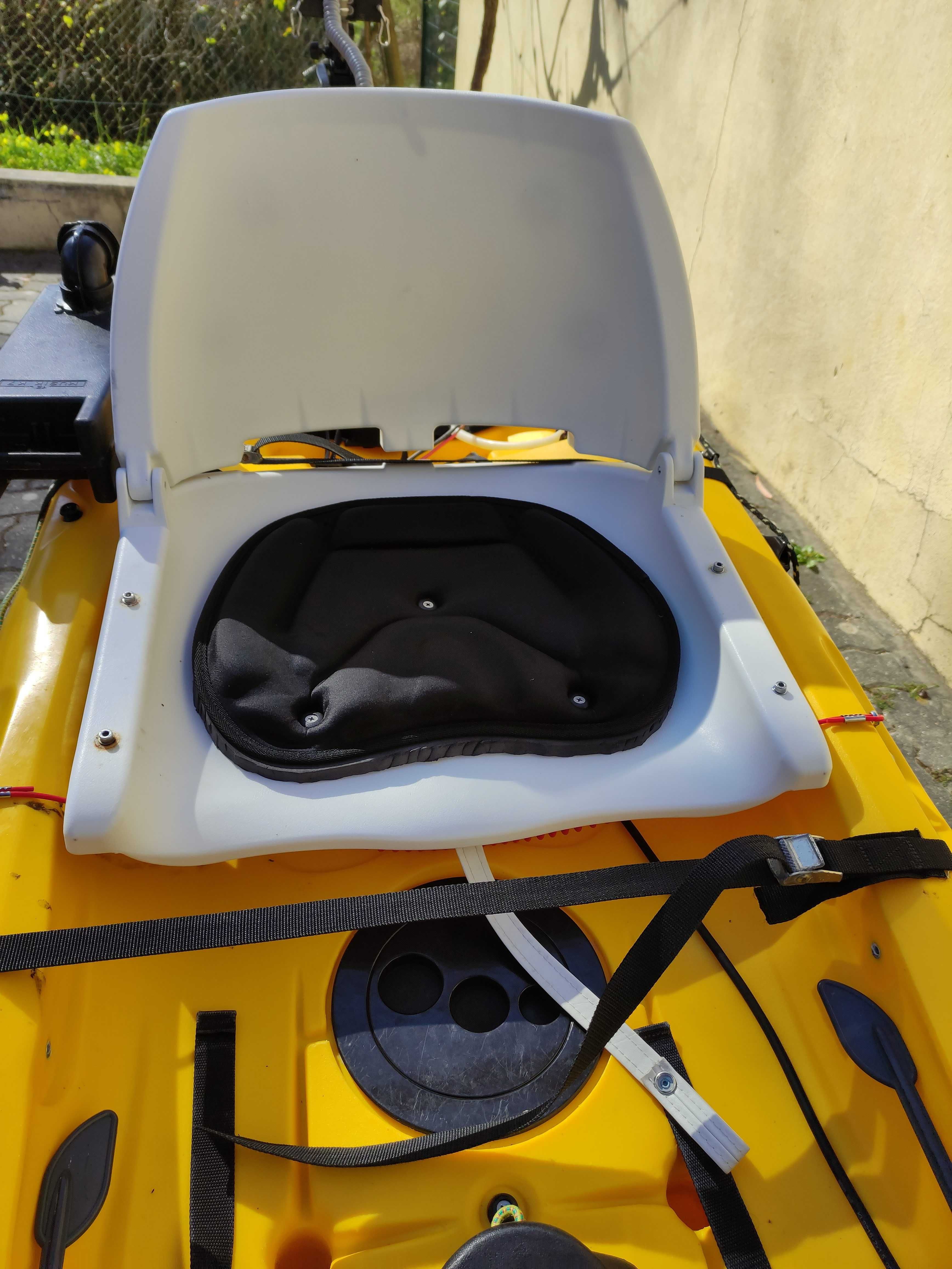 Kayak de pesca com motor