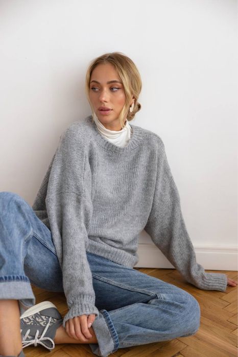 Светр oversize PLUSH