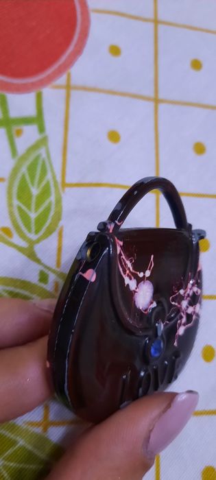 Isqueiro antigo em bolsa