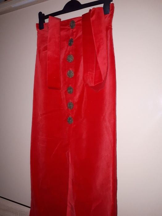 Czerwona spódnica na szelkach S aksamit.