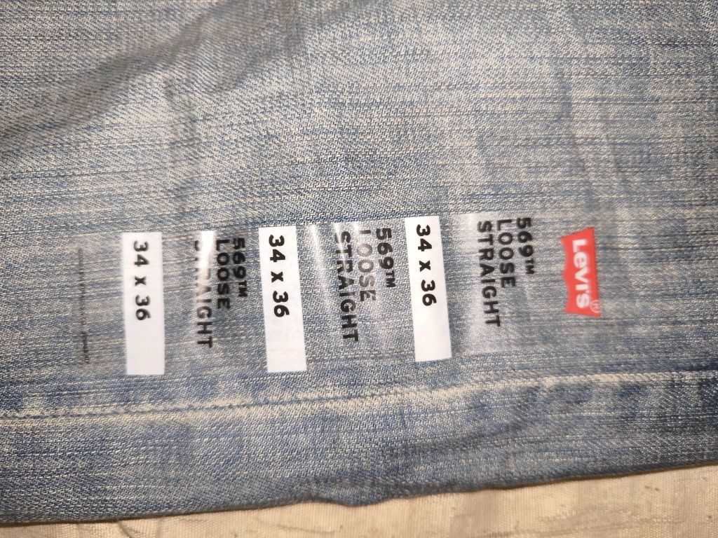 Джинсы Levis 569