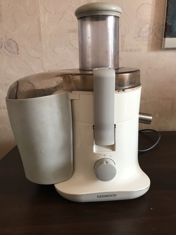Соковыжималка Kenwood JE 680