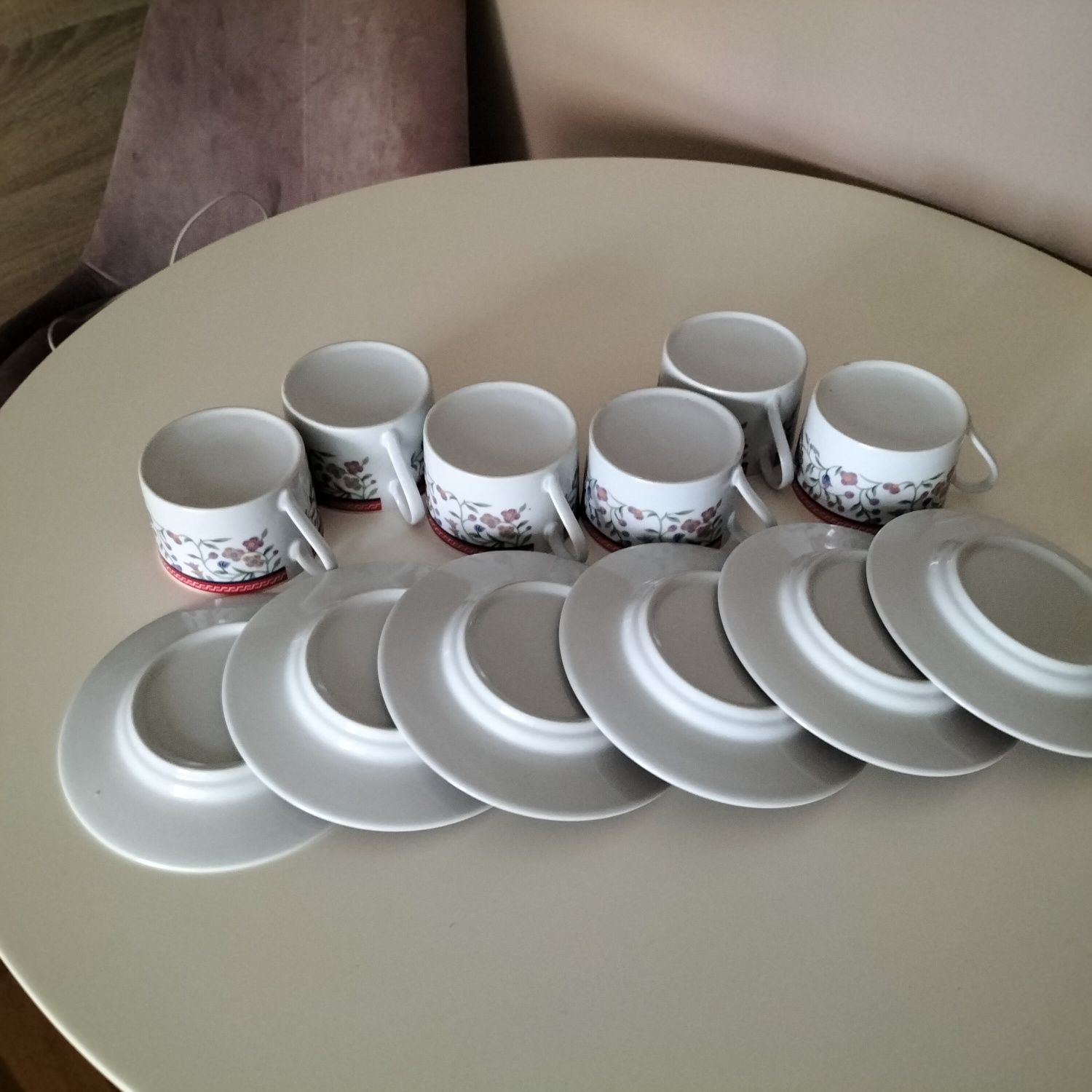 Nowe filiżanki i talerzyki
