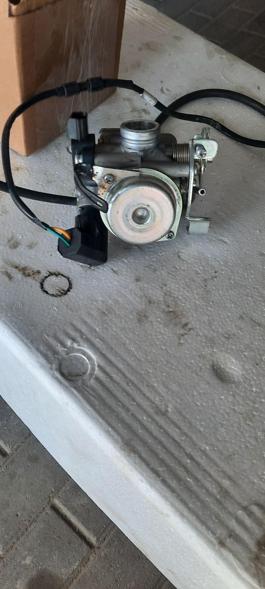 Sprzedam gaźnik elektroniczny 4T 50CCM