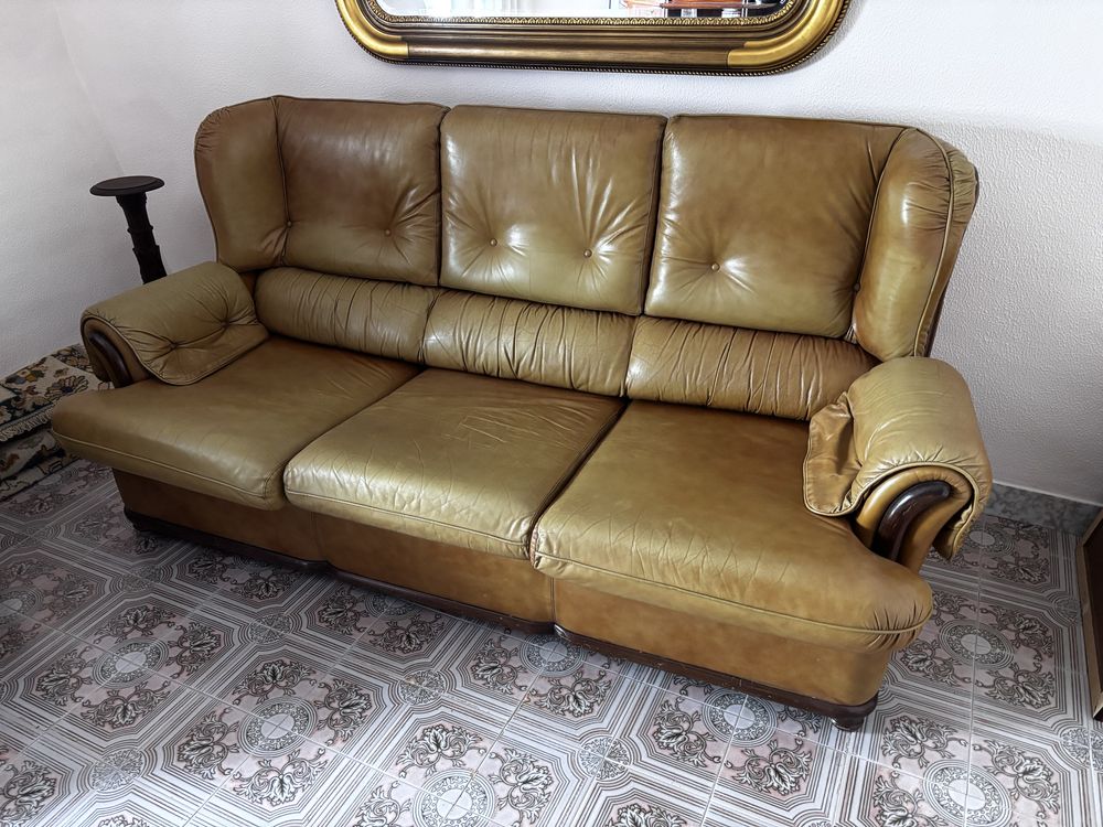 Conjunto de sofás em pele castanha, estilo vintage