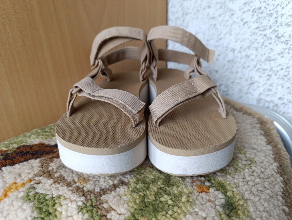 Оригинальные Босоніжки сандалі Teva Flatform Universal р.39 UK6