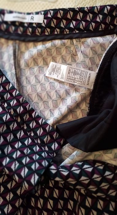 2 Calças, 1 creme da Stressmoda e outra tipo cetim c/ padrão