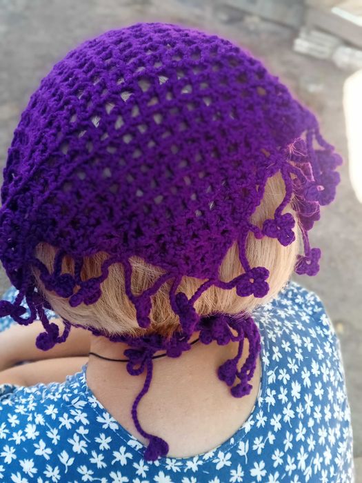 Літня жіноча в'язана хустка