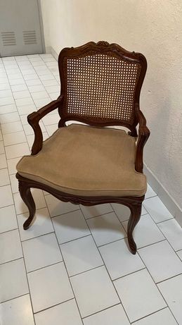 Cadeiras Antigas de Madeira com Braços