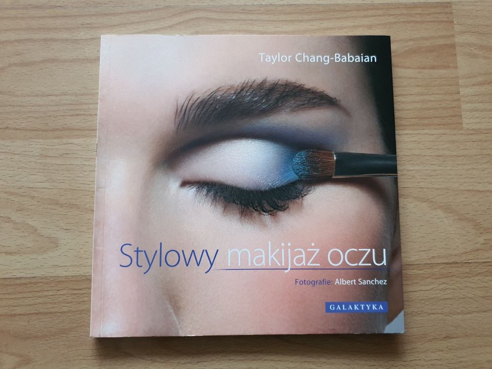 Stylowy makijaż oczu Teylor Chang Babaian