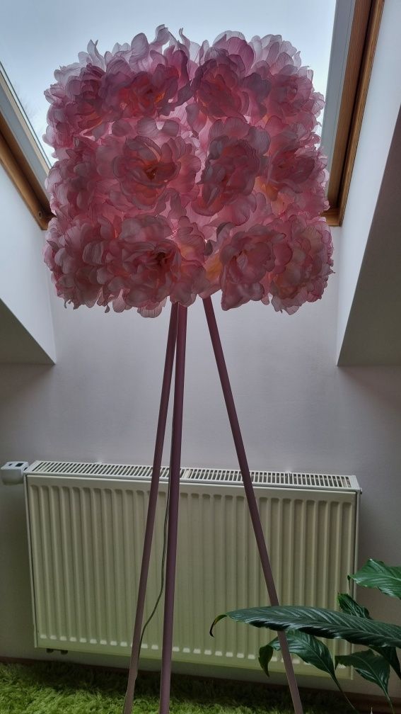 Różowa lampa stojąca Muno