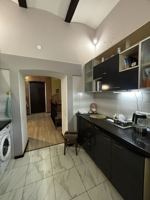 Терміново, 75 кв м, двокімнатна квартира.  вул. Амброса