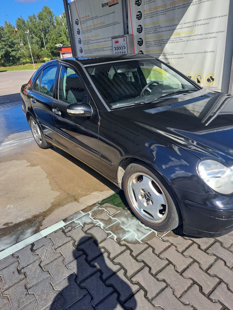 Sprzedam mojego prywatnego mercedesa.