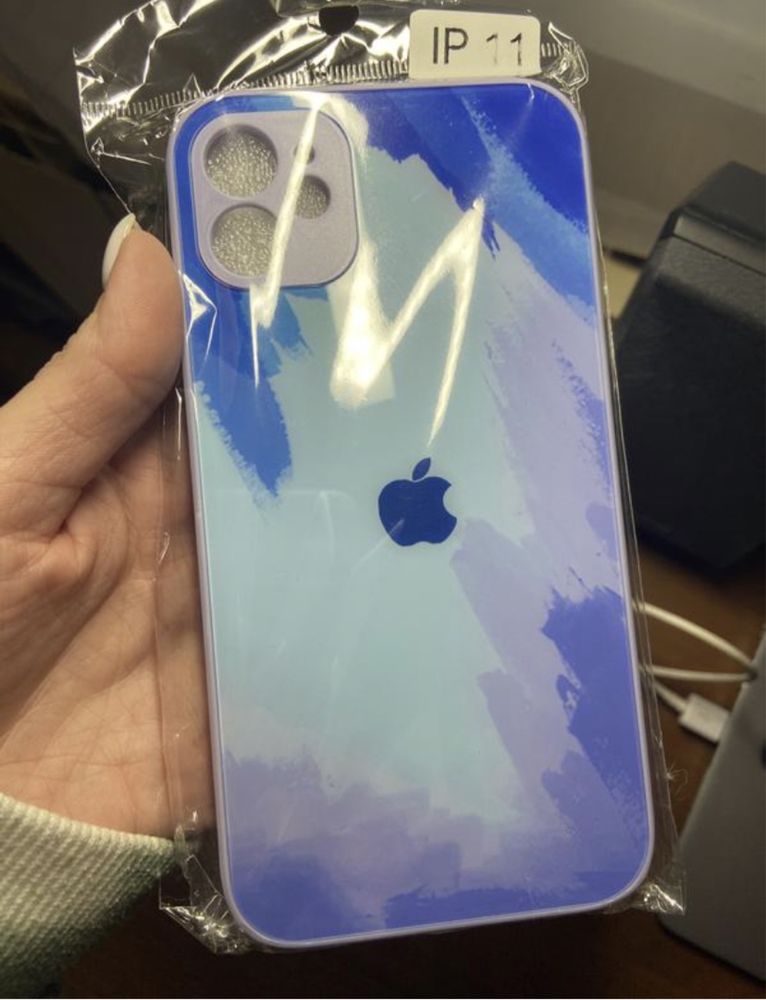 Чехол на iPhone 11 сиреневый