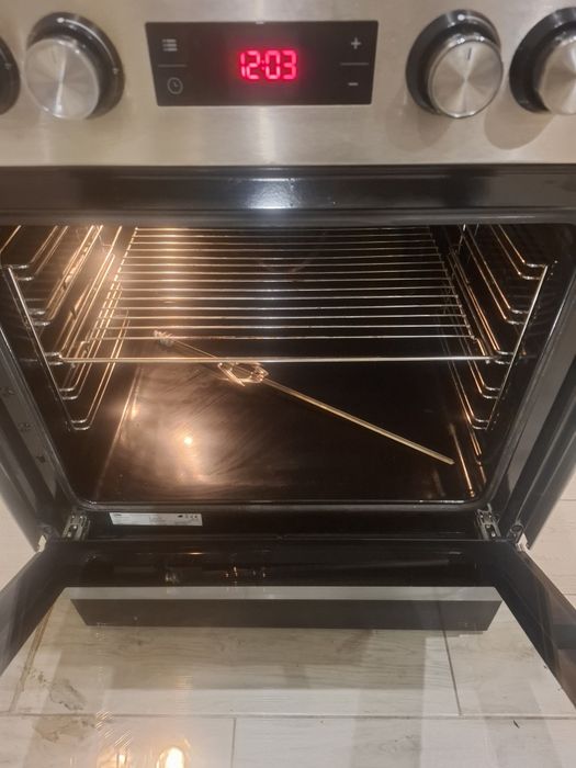 Kuchenka gazowa z piekarnikiem elektrycznym oraz termobiegiem  60