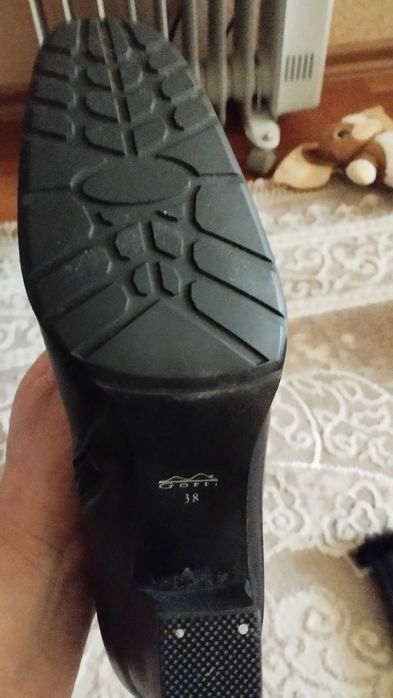 Чоботи шкіряні,зимові.В гарному стані.Вдягалися кілька разів.