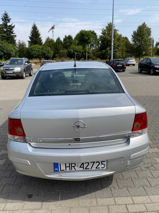 Opel Astra H 2008r Sedan, 1.6 Benzyna