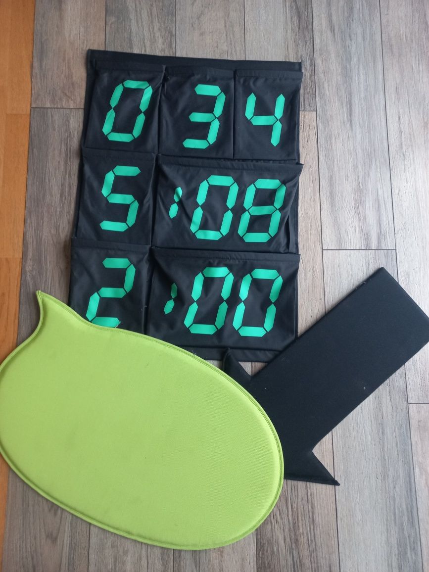 Tablica nad biurko i organizeri na ścianę na drobiazgi