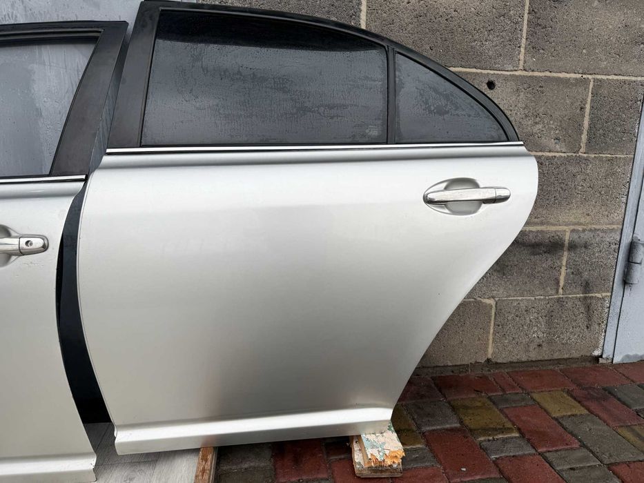Двери Toyota Avensis T25 Седан Цвет 1C0  Дверь В наличии
