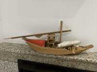 Barco rabelo de madeira