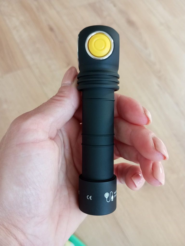 latarka ARMYTEK Wizard C2 Pro 2500 l