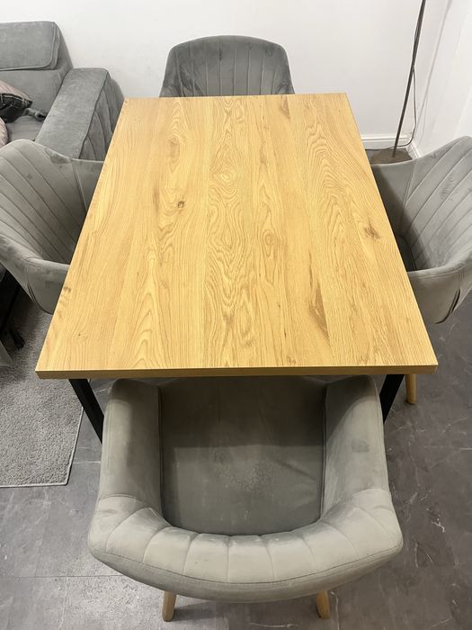 Stół loftowy do salonu/jadalni z 4 krzesla welurowe w zestawie