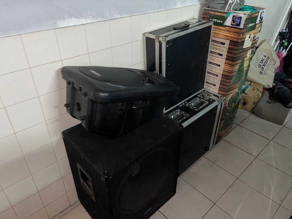 Conjunto de som em bom estado