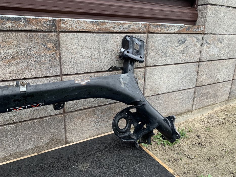 Задня балка Peugeot 3008 Торсіон Пежо 3008 Балка задней подвески Пежо