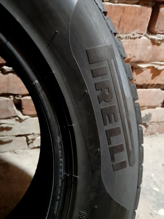 Opony zimowe Pirelli 215/60/16. 2024r.