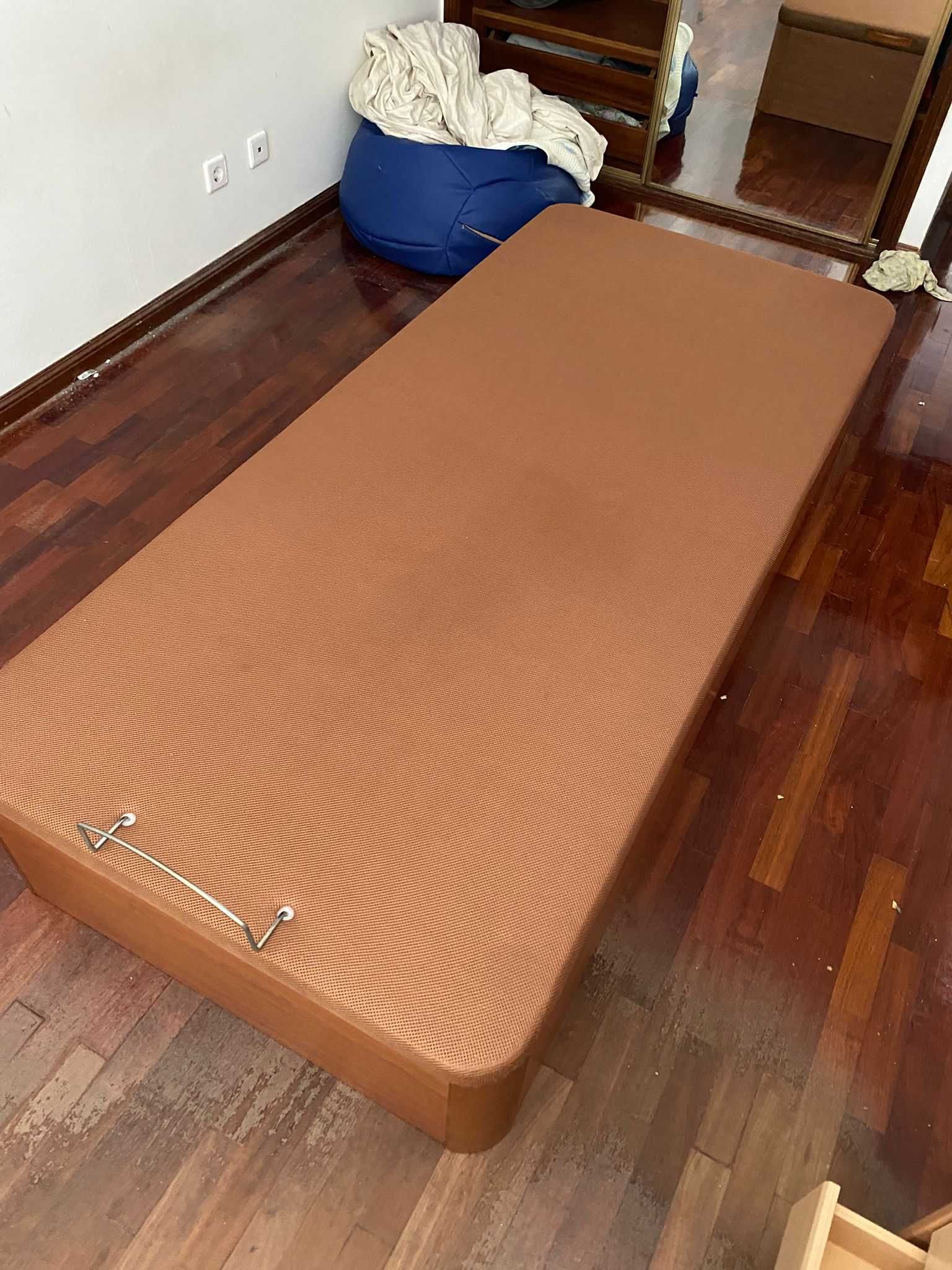 CAMA SOMMIER SOLTEIRO com arrumação 900x2000