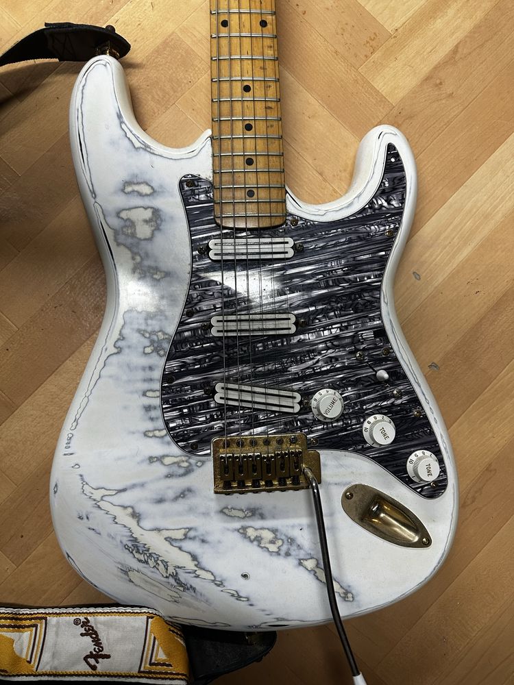 Guitarra Hohner ST Special Relic