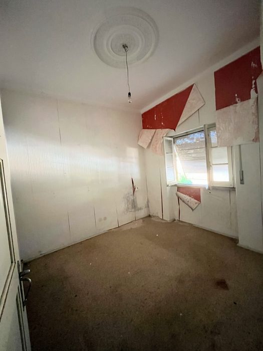 Moradia anos 60 para remodelar com 630m2 de terreno