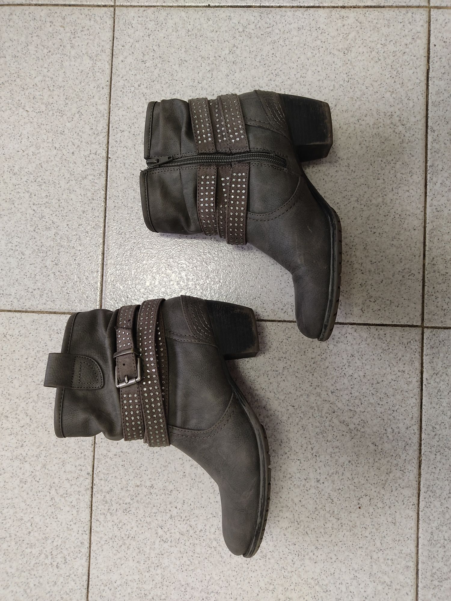 Botas vários modelos / vários preços