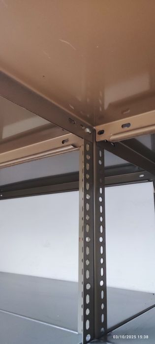 Prateleiras de armazém